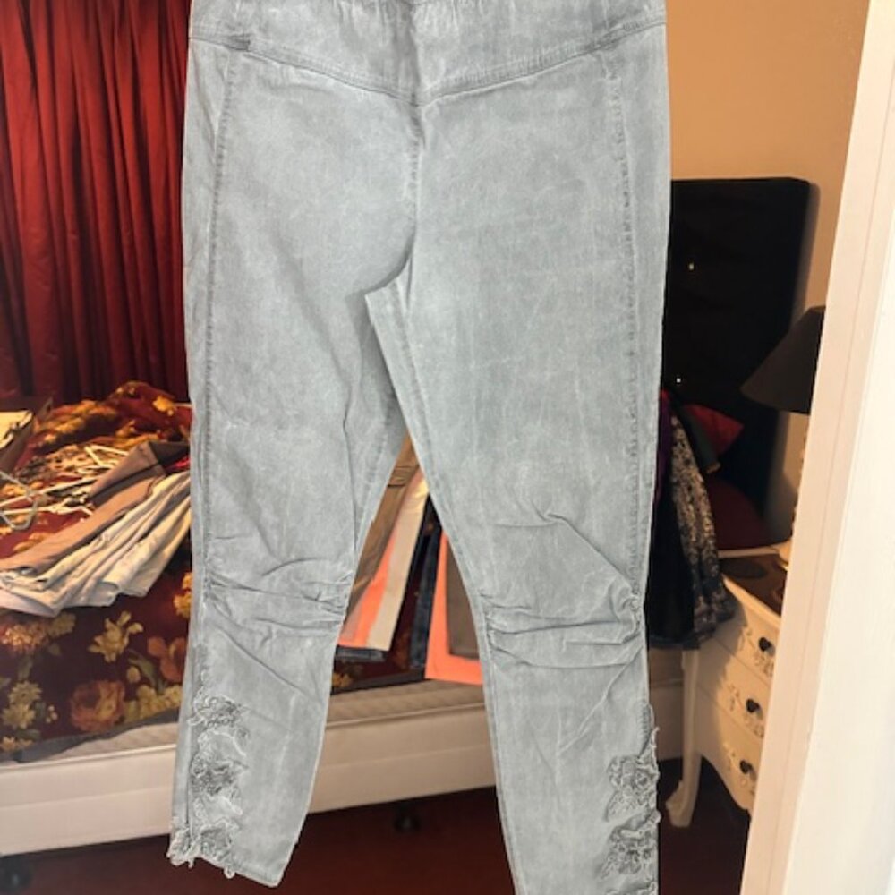 Pants - Picture 6 of 10